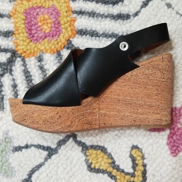 BC Footwear Vegan Leather Black Wedges - Picture 4 of 5